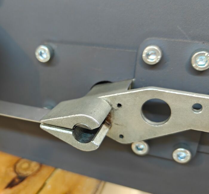 Лазерный станок для гравировки металлической ленты с функцией автоматической обрезки GRAY X-LINE JPT-30, изображение 3