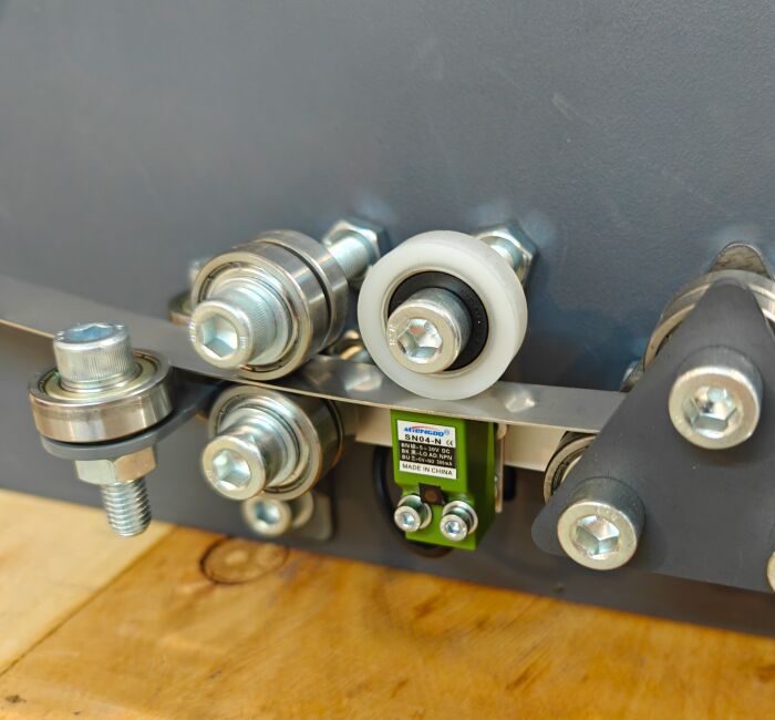 Лазерный станок для гравировки металлической ленты с функцией автоматической обрезки GRAY X-LINE JPT-30, изображение 4