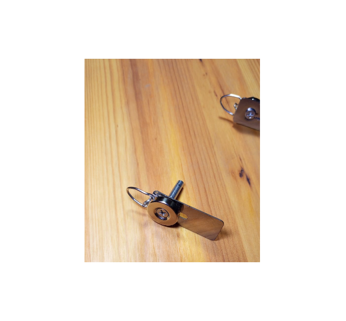 Прижим заготовки магнитный на сотовом столе Прижим заготовки магнитный на сотовом столе